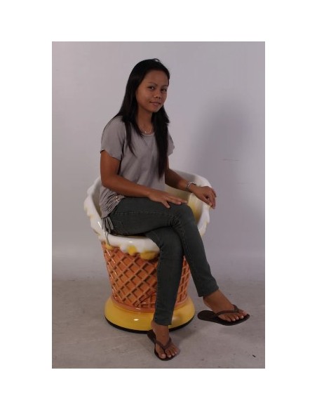 Conjunto mesa y sillas cucurucho