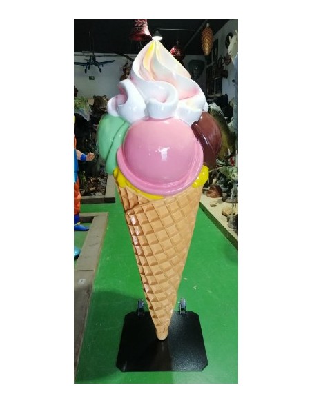 Cucurucho de bolas con nata