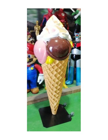 Cucurucho de bolas con nata