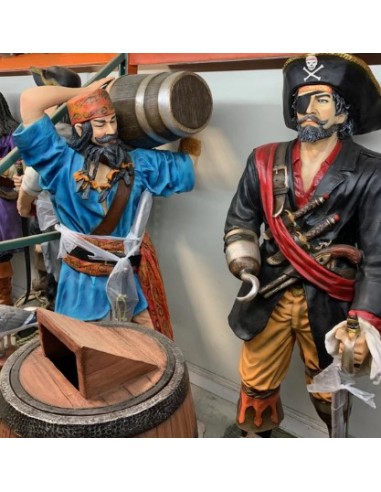 Pirata con barril de ron