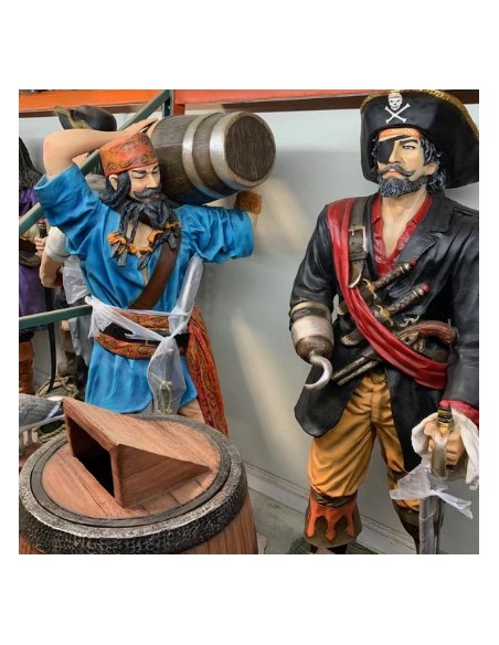 Pirata con barril de ron