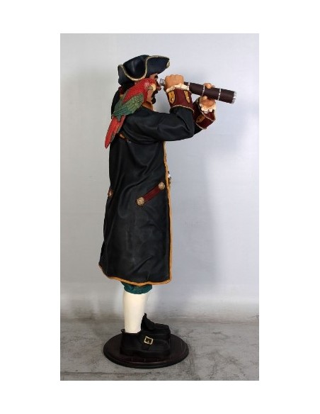 Capitán pirata con catalejo