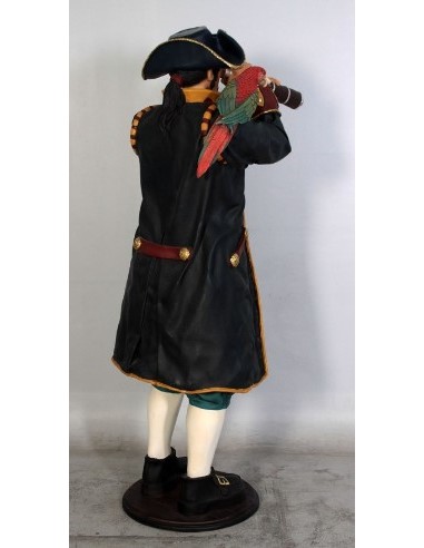 Capitán pirata con catalejo