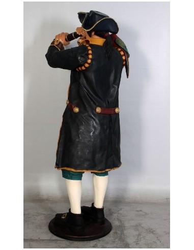 Capitán pirata con catalejo