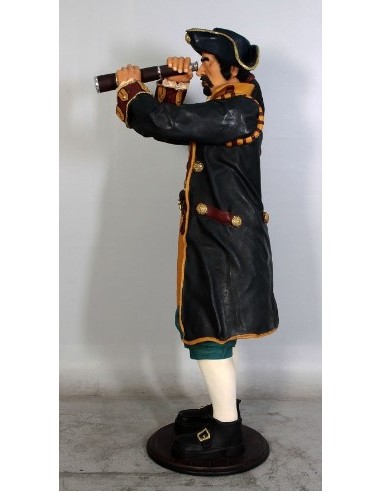 Capitán pirata con catalejo