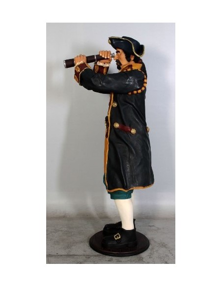 Capitán pirata con catalejo