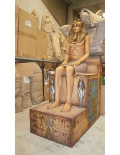 Faraón egipcio sentado 2