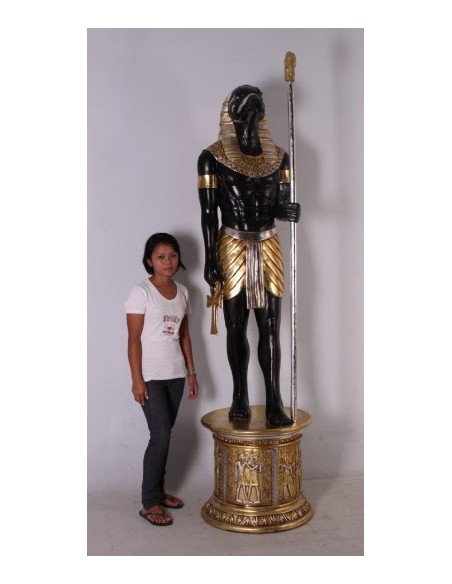 Dios egipcio Horus "en pedestal"