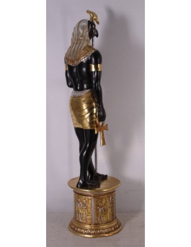 Dios egipcio Horus "en pedestal"