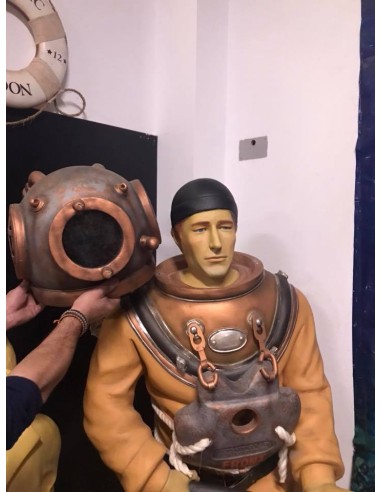 Buzo con escafandra clásico