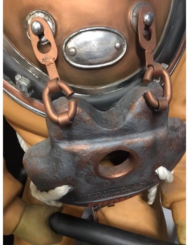 Buzo con escafandra clásico