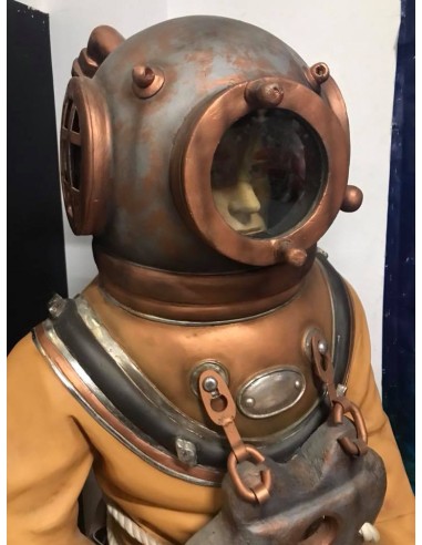 Buzo con escafandra clásico