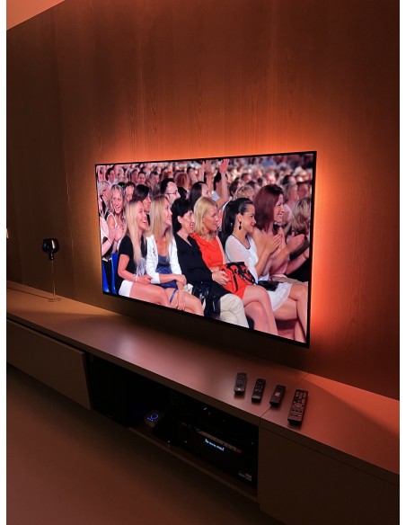 Cine en casa televisión Sony 4k B&W + Hue ambilight