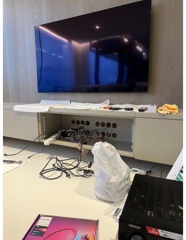 Cine en casa televisión Sony 4k B&W + Hue ambilight