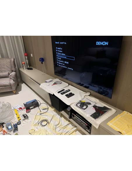 Cine en casa televisión Sony 4k B&W + Hue ambilight