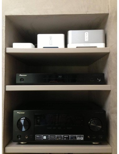 Cine en casa Denon con Monitor Audio y TV Samsung