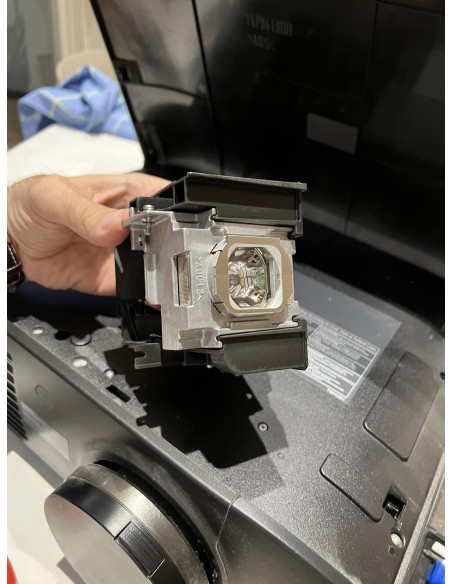 Cambio lámpara proyector Panasonic 4K
