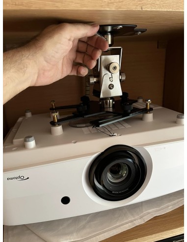 Instalación proyector Optoma 4K y soporte Arakno