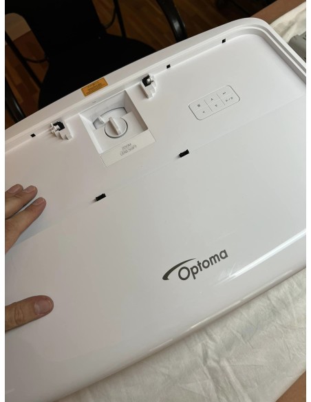 Instalación proyector Optoma 4K y soporte Arakno