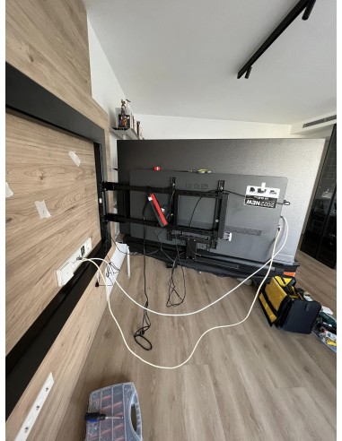 Colgar televisión (soporte motorizado)