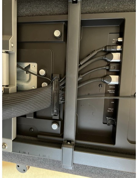 Cine en casa TV Loewe 4k + barra de sonido