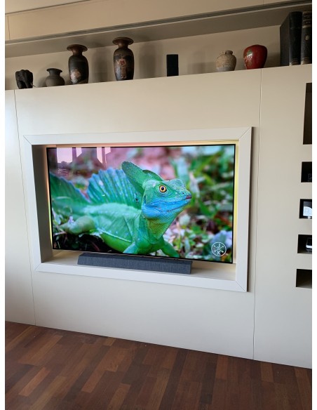 Cine en casa TV Philips 65" B&W con Marantz