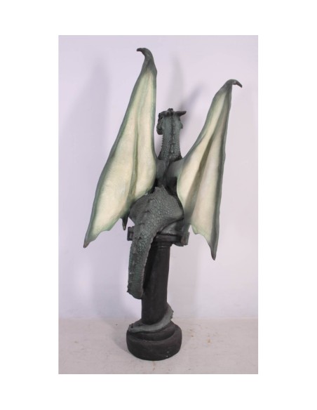 Dragon en pedestal