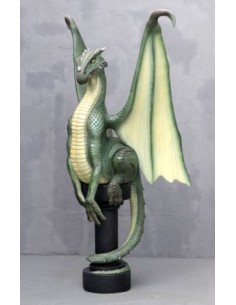 Dragon en pedestal