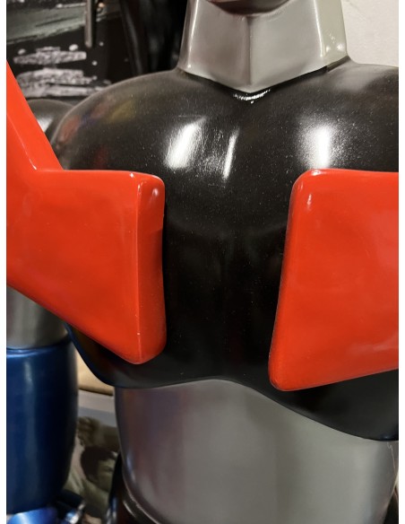 hermes cinema figura a tamaño real personaje de animacion  mazinger z