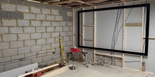 Cómo preparar una sala antes de instalar un cine en casa
