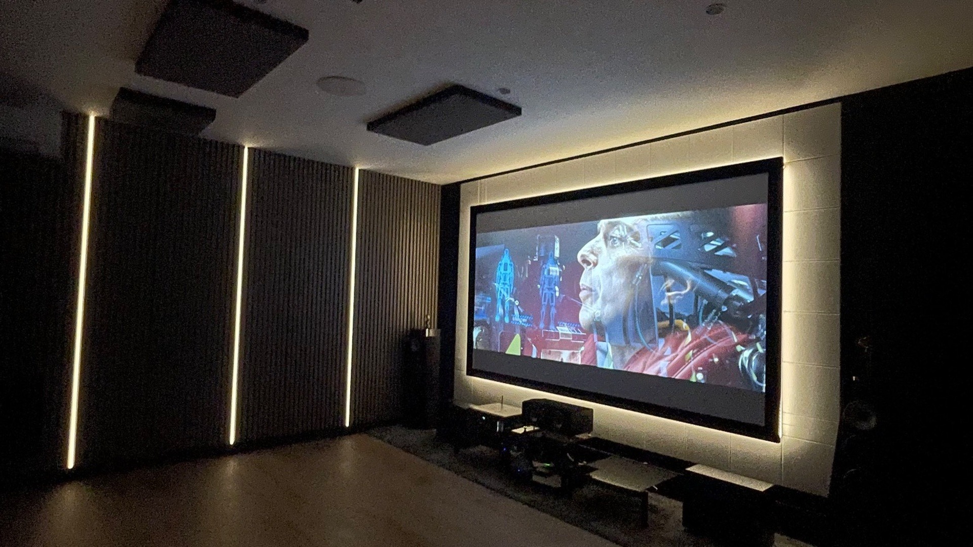 ¿Cuánto cuesta un cine en casa premium en 2026? Inversión real y qué incluye