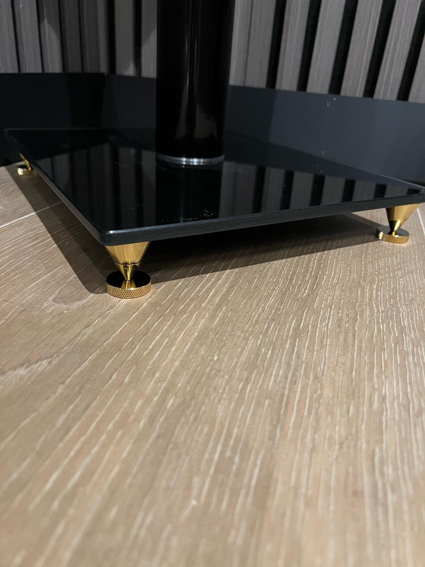 Puntas de desacoplo para altavoces: mejora radical en el sonido de tu sala de cine en casa